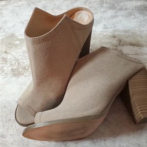 EUC Grey Suede Peep Toe Booties in sz 10